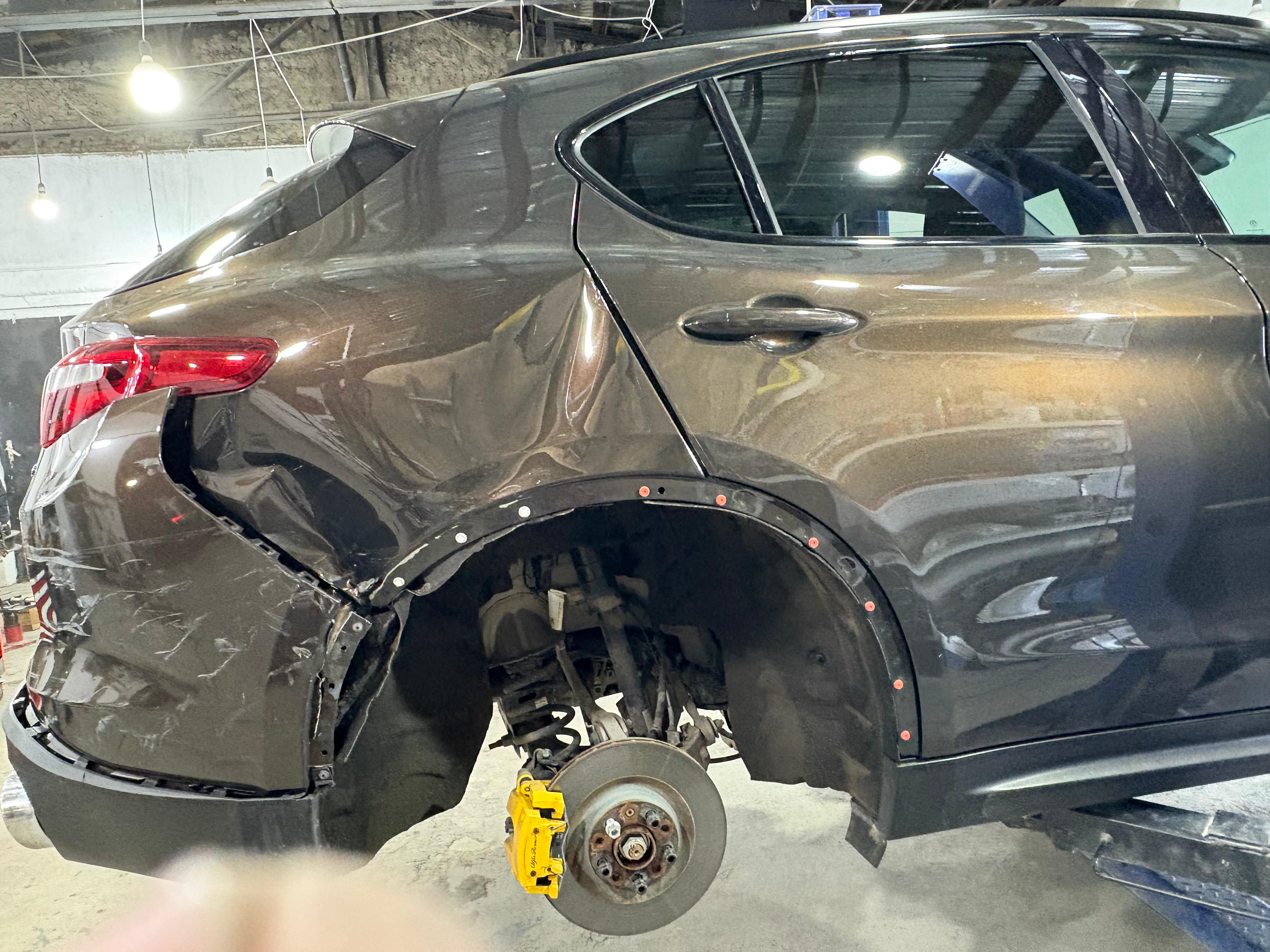 Alfa Romeo Stelvio rear quarter damage before repair